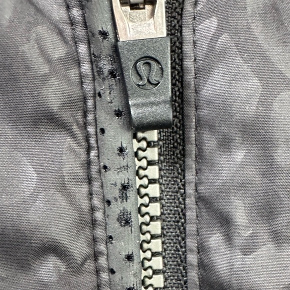 Lululemon Rebel Runner Vest Petal Camo Embossed Black Wee Stripe Size 4 - Picture 12 of 13